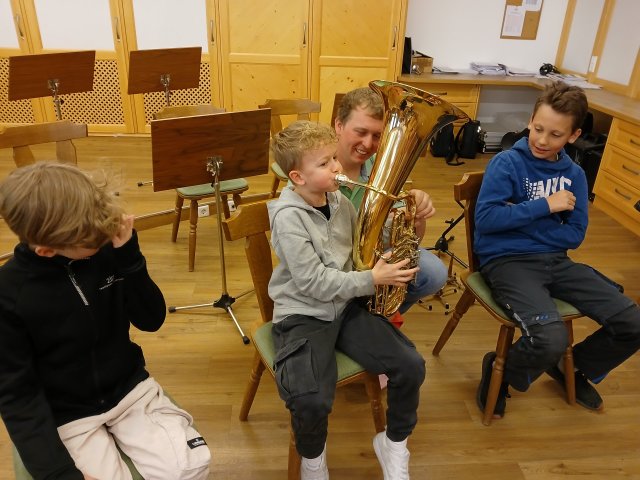 Instrumentenvorstellung im Musikheim Pöham